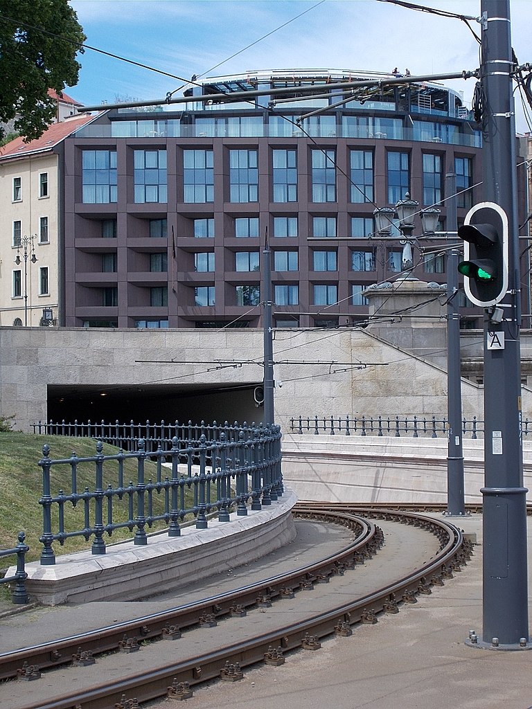 Chain_Bridge_tram_tunnel_signal_2020_Vizivaros.jpeg