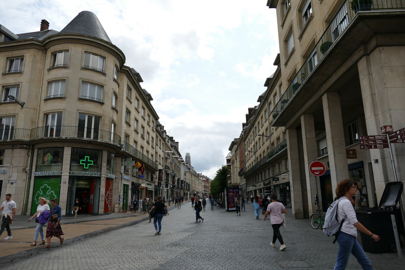 Amiens (Galerie) Frankreich Architekturforum Architectura Pro Homine