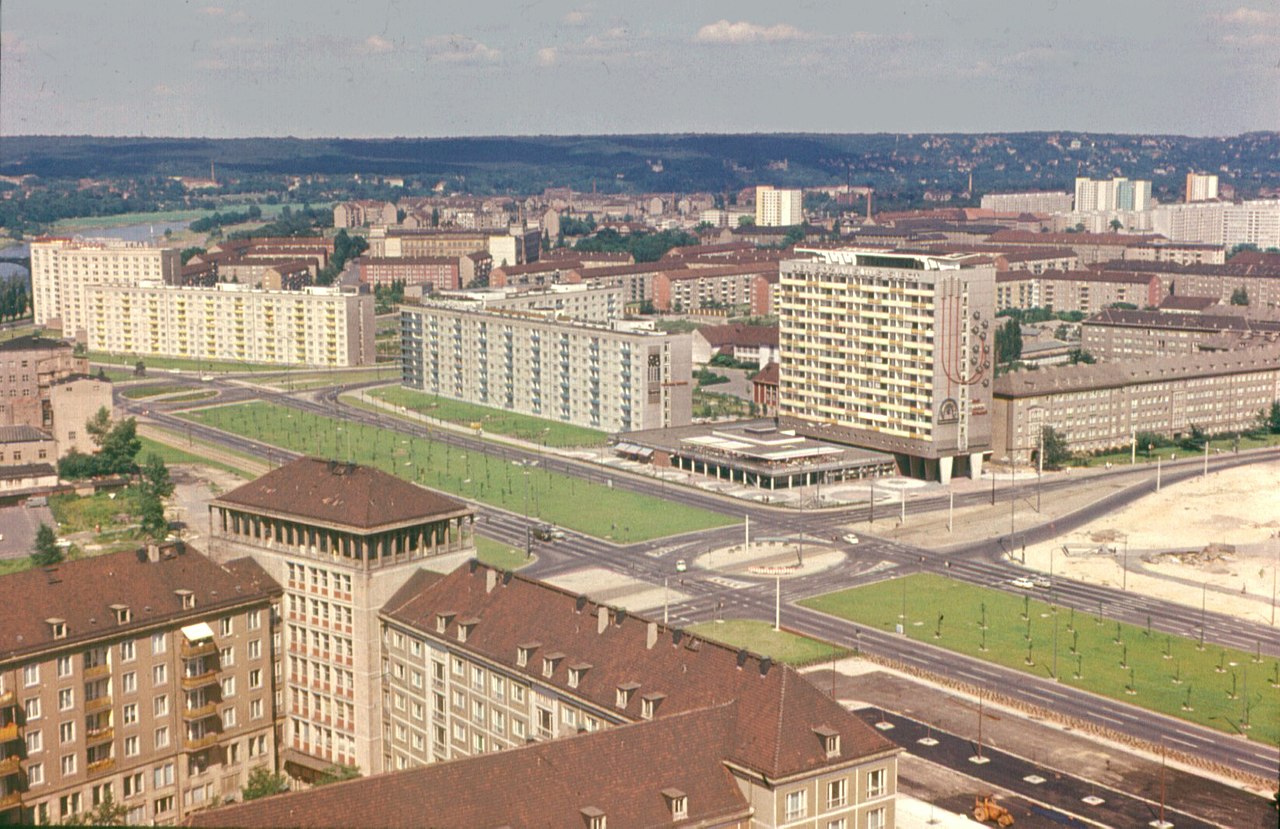 Dresden-Pirnaischer-Platz-vomRathausturm-1972-Bybbisch94-SA40---1.jpeg