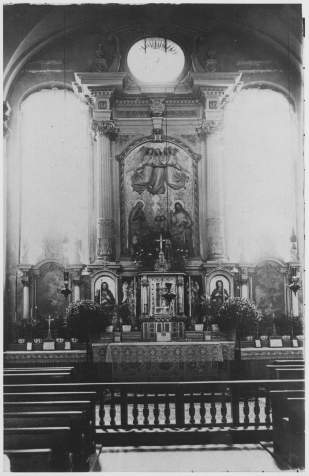 Josephspitalkirche-Altar.jpeg