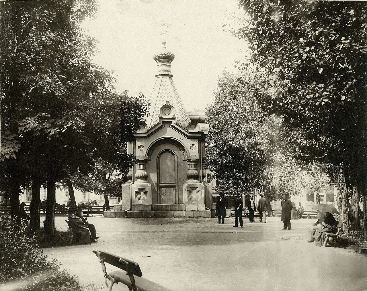 Minsk-Alaksandrauski-skver-Kaplica-1903-M.-Astankovic-UnivBibl-Vilnius-pd.jpeg