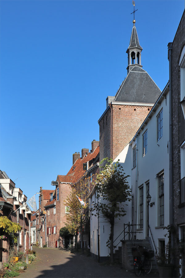 Amersfoort---Muurhuizen-mit-dem-Plompetoren.jpg