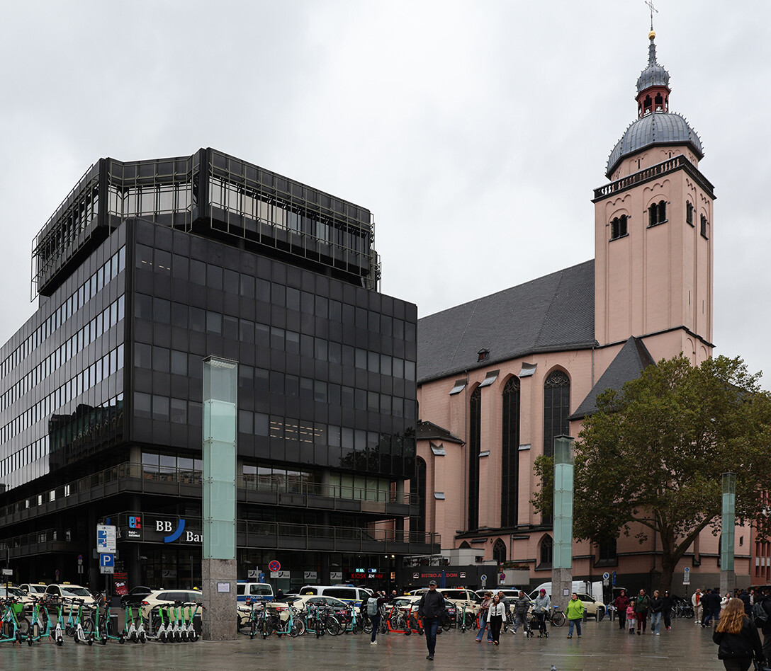 Bahnhofsvorplatz-heute.jpg