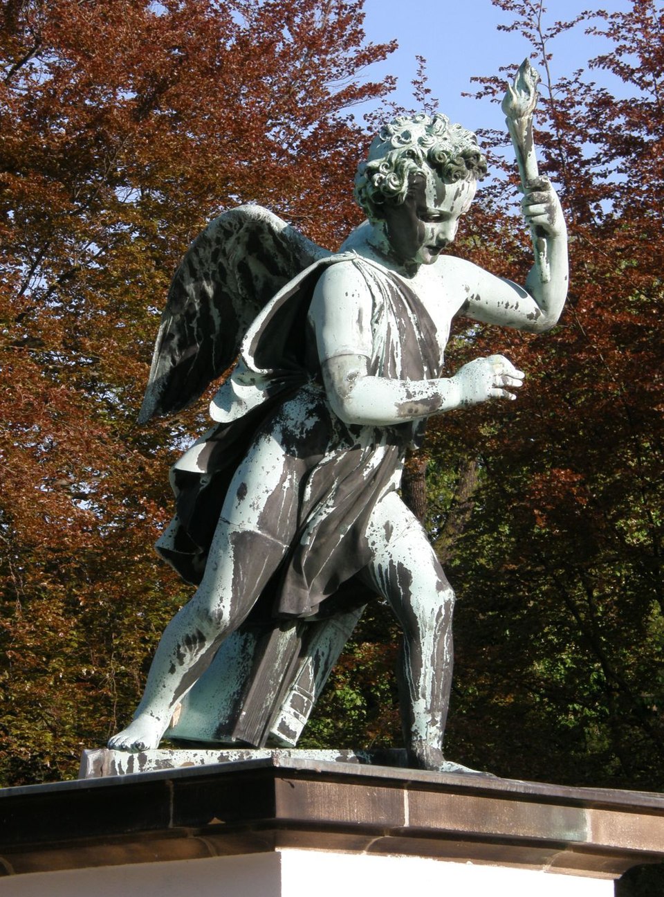 Berlin-Kleistpark-Genius-mit-Fackel-02.05.2008-Axel-Mauruszat-BY20---1.jpg