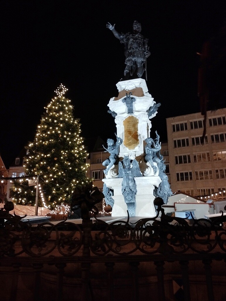 IMG_20251210_201727_augustusbrunnen.jpg