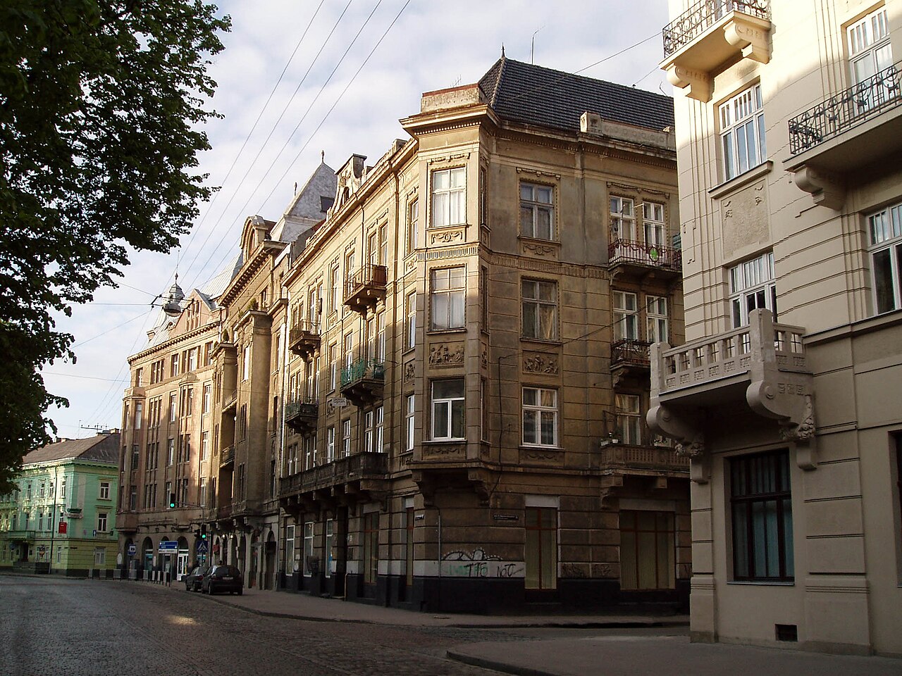 Lviv-vul.Knjazja-Romana-30-32-34-Fredra2-Knjazja-Romana36-Juni-2011-Aeou-BY30---1.jpg