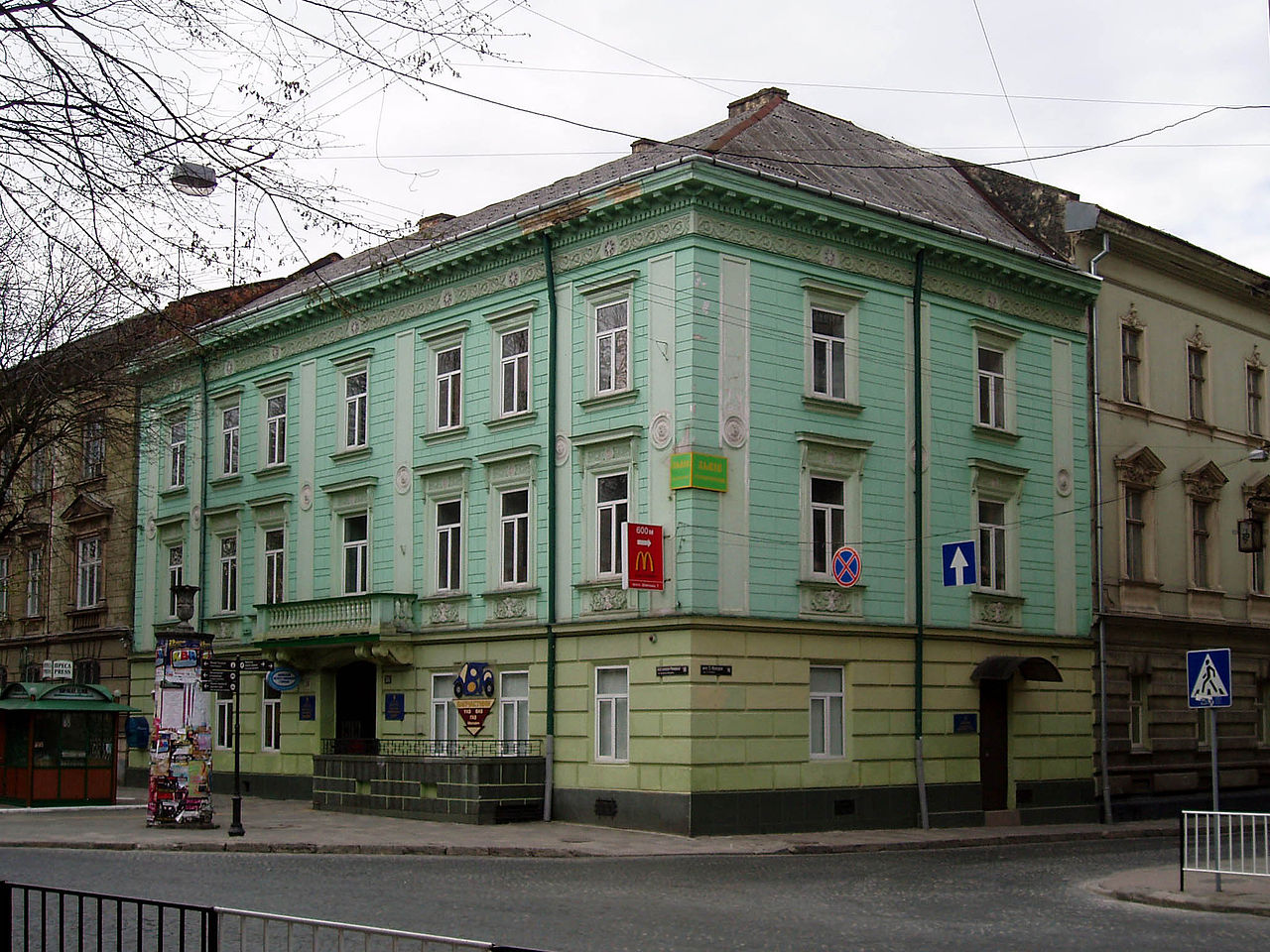 Lviv-vul.Knjazja-Romana-36-rechts-vul.Fredra-Marz-2012-Aeou-SA30---3.jpg
