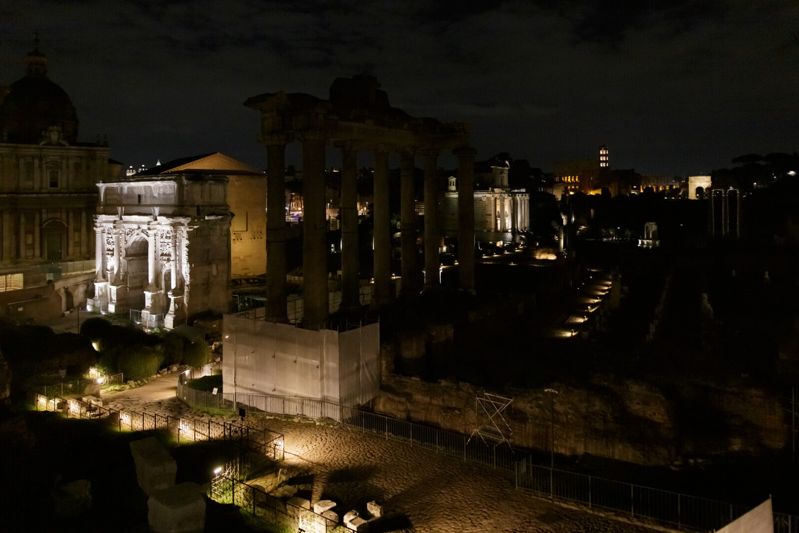 Rom-Foro-Romano-Arco-di-Settimio-Severo-08.11.2025-Frantisek-Ingr-CaV---7.jpg