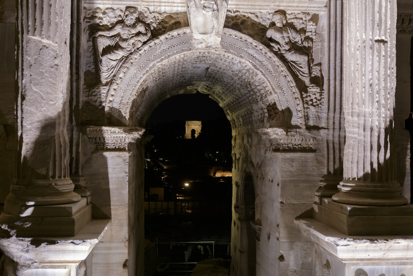 Rom-Foro-Romano-Arco-di-Settimio-Severo-BlickzuArcodiTito-08.11.2025-Frantisek-Ingr-CaV---8.jpg