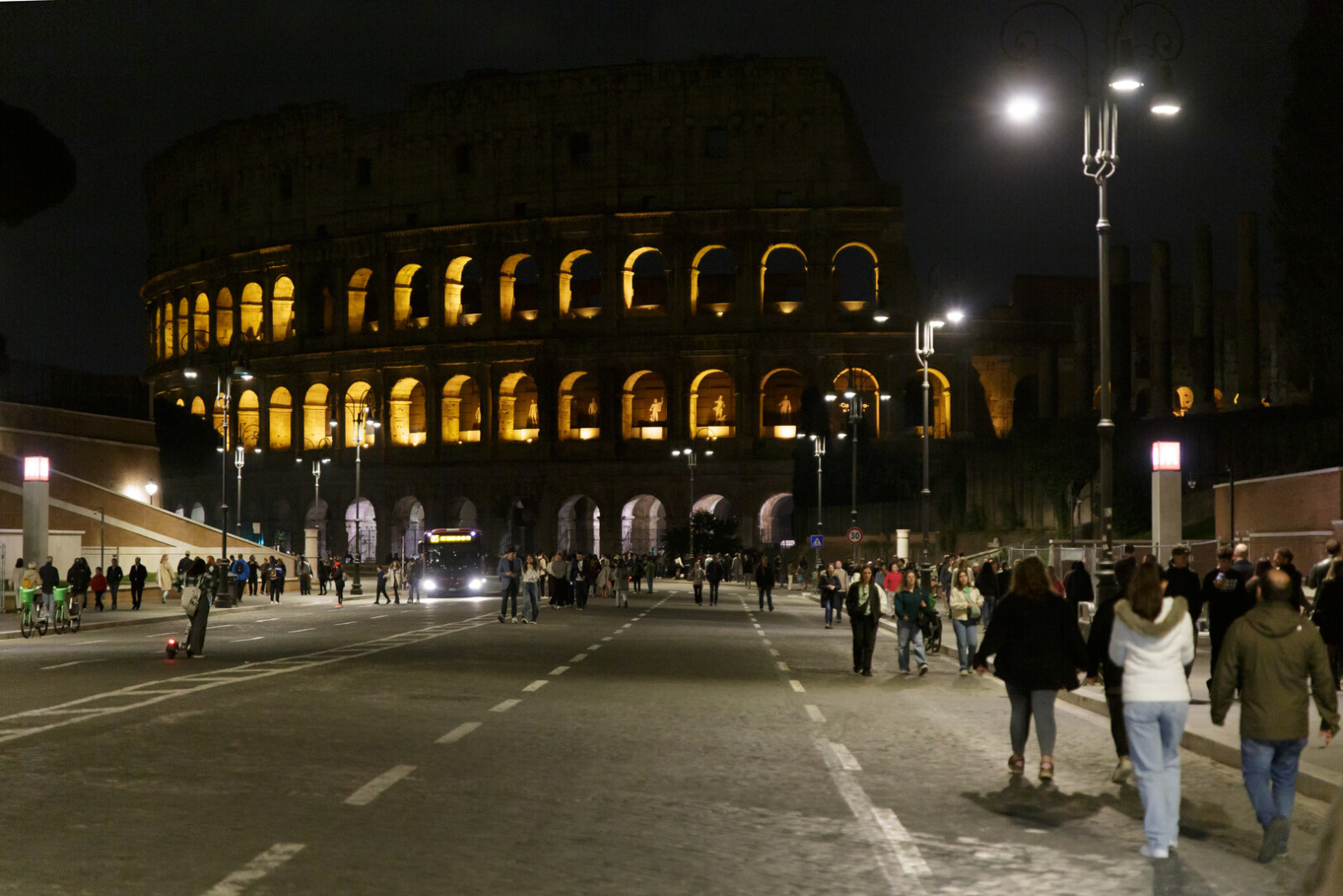 Rom-Via-dei-Fori-Imperiali-Colosseo-08.11.2025-Frantisek-Ingr-CaV---2.jpg