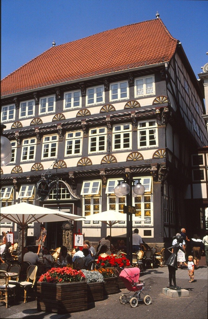 hameln_09_osterstr_8_stiftsherrenhaus_1558.jpg