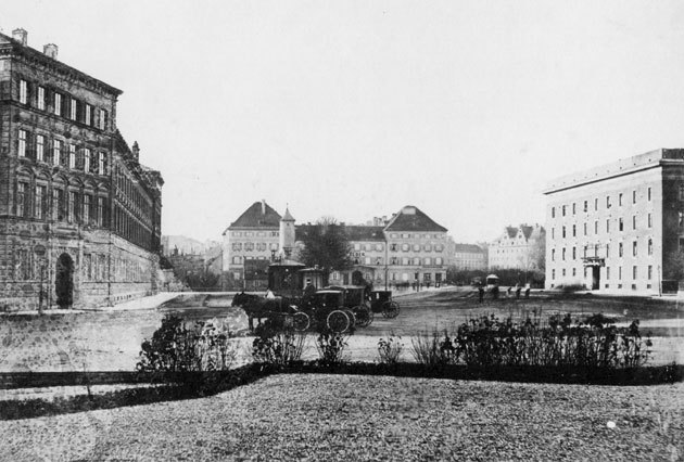 tysy_Herzog_Max_Burg_Lenbachplatz_Munchen_val_096_6ads60.jpg