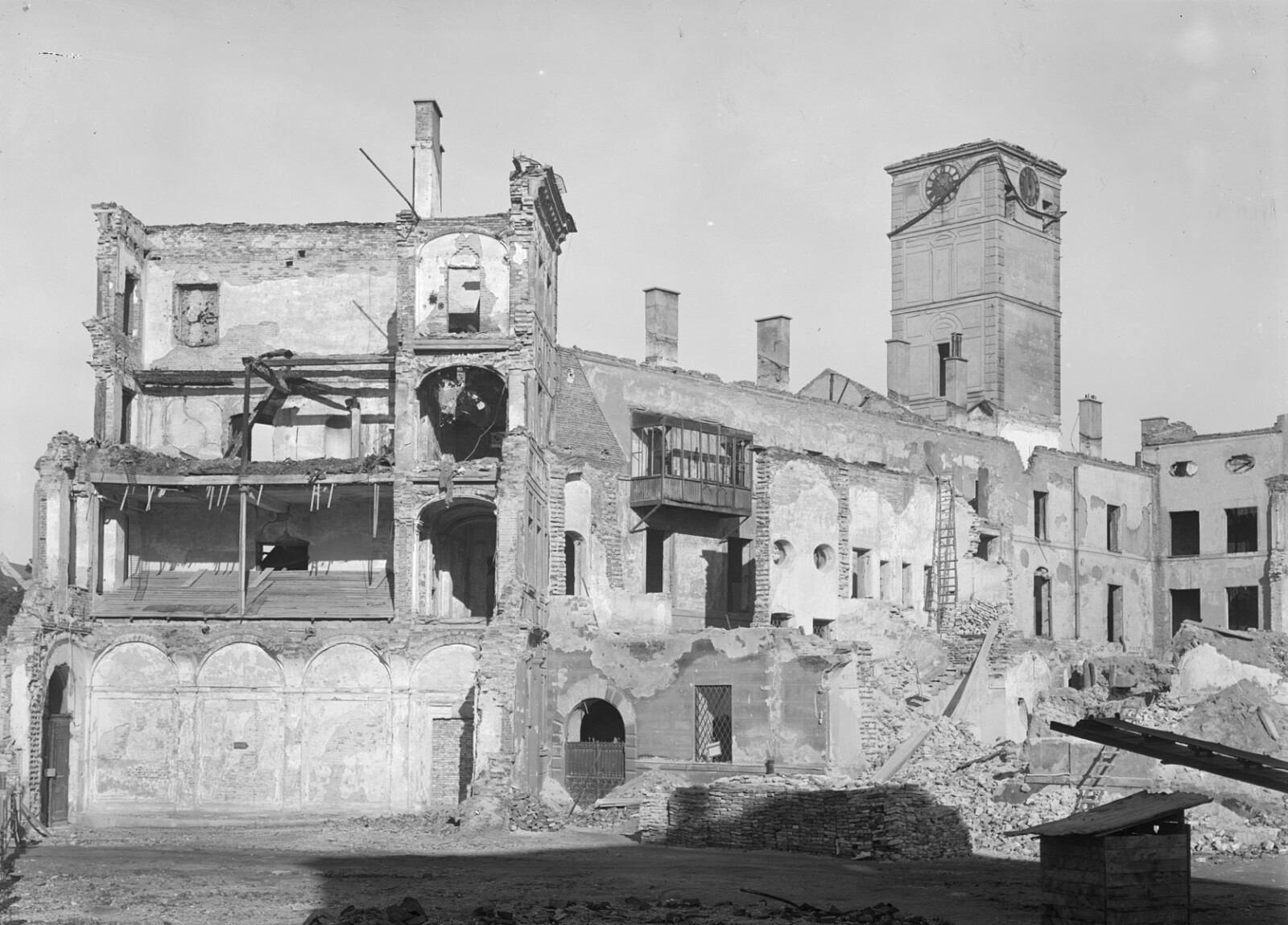 tysy_Herzog_Max_Burg_Ruine_Munchen_kfaa7dv9s8porst.jpg