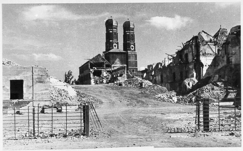tysy_Herzog_Max_Burg_Ruine_VI_Munchen_mi02262e06efjvp.jpg
