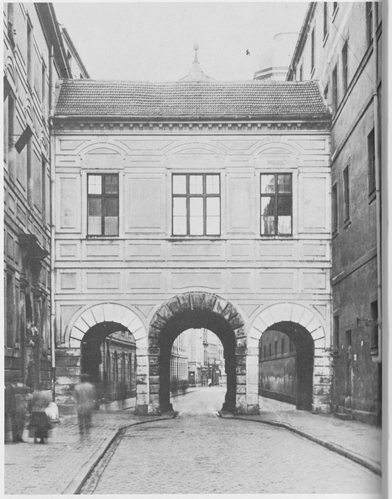 tysy_Herzog_Max_Burg_Wilhelmsbogen_Munchen_3tqv96tlqexvjwp2k.jpg