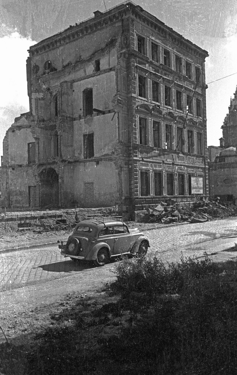 tysy_Herzog_Max_Burg__Ruine_II_Munchen_u57u6ze9jjjqoloog.jpg